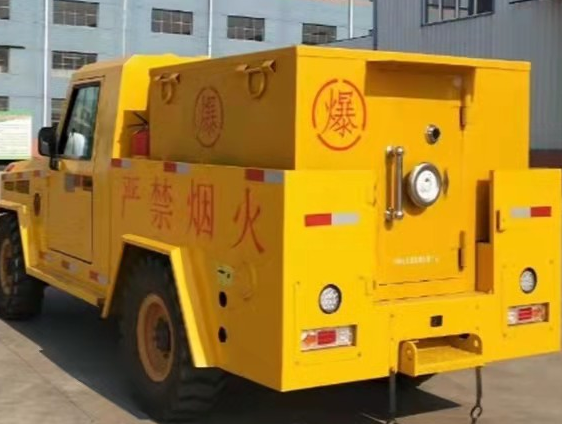乾安凯龙爆破器材运输车:保障爆破任务的安全运行